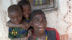 Vom Bergdorf bis zur naechsten Klinik sind es zwei Stunden Fussweg in Malawi