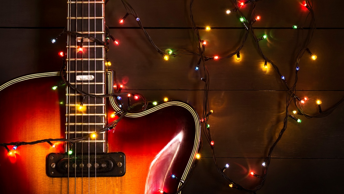 E-Gitarre mit Lichterkette