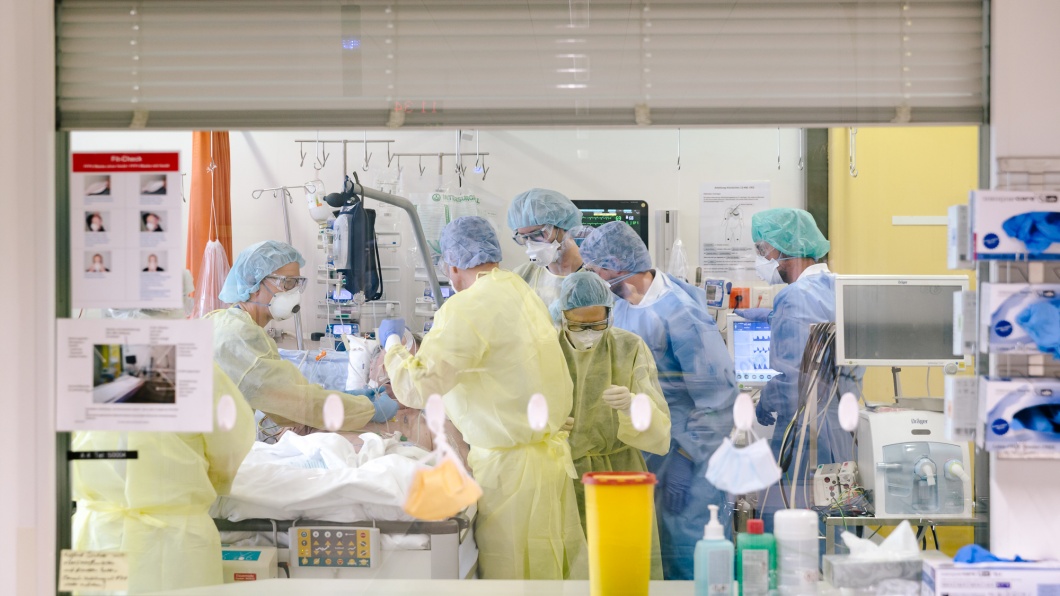 Behandlung von COVID Patienten auf der Intensivstation des Unispitals Basel