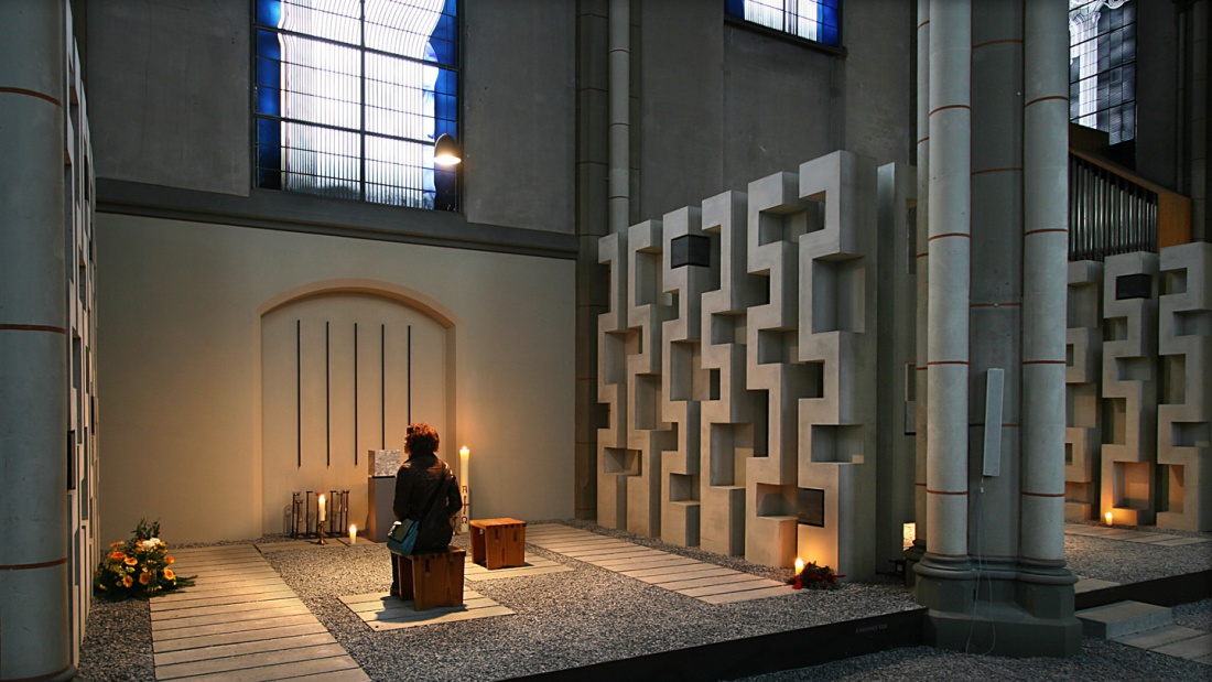 Das Gebäude der Pfarrkirche St. Josef in Aachen wurde zu einer Urnenkirche umgebaut.