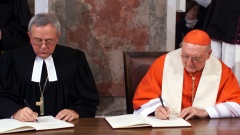 Am 31.10.1999 haben Vatikan und Lutherischer Weltbund die Gemeinsame Erklärung zur Rechtfertigungslehre in Augsburg verabschiedet.