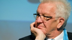 Der baden-württembergische Ministerpraesident Winfried Kretschmann hält Religion in der Öffentlichkeit für wünschenswert. 