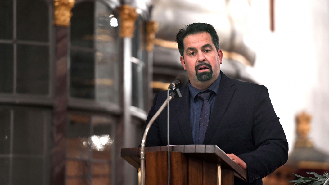 Der Vorsitzende des Zentralrates der Muslime, Aiman Mazyek, in der evangelischen Laurentiuskirche im bayerischen Altdorf