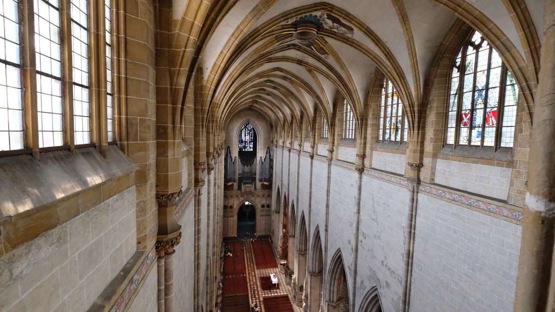 Kirchenraum des Ulmer Münsters von oben 