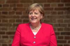 Bundeskanzlerin Angela Merkel würdigte im Juli 2019 bei einem Festakt den Einsatz der Entwicklungshelfer, die in Berlin zusammengekommen waren, um den 50. Jahrestag des Entwicklungshelfer-Gesetzes zu feiern. (Archiv)
