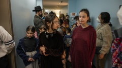 Die Kinder aus der jüdischen Gemeinde in Odessa nach der Ankunft in einem Berliner Hotel.