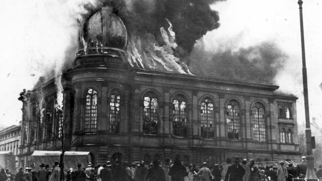 Die brennende Synagoge in Frankfurt am Main in der Reichskritallnacht.