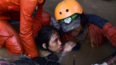 Überlebender nach zwei schweren Erdbeben und einem Tsunam auf der indonesischen Insel Sulawesi. 