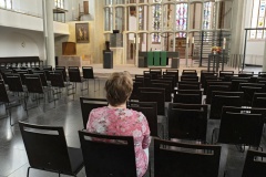 Leere Stühle in der Martinskirche in Kassel