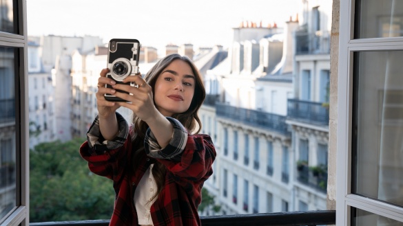 »Emily in Paris« (Staffel 1, 2020). © Carole Bethuel / Netflix