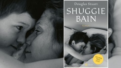 Gezeigt wird das Cover des Romans Shuggie Bain, auf dem ein kleiner Junge zu sehen ist, der mit seiner Mutter im Bett liegt. Sie schauen sich in die Augen