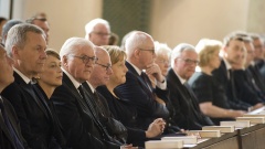 Zahlreiche Bundesminister und Abgeordnete aus allen Fraktionen nehmen mit einer Totenmesse Abschied von Altbundeskanzler Helmut Kohl (CDU). 