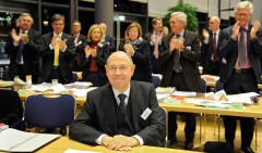 EKD-Ratsvorsitzender Schneider wird von Synode verabschiedet