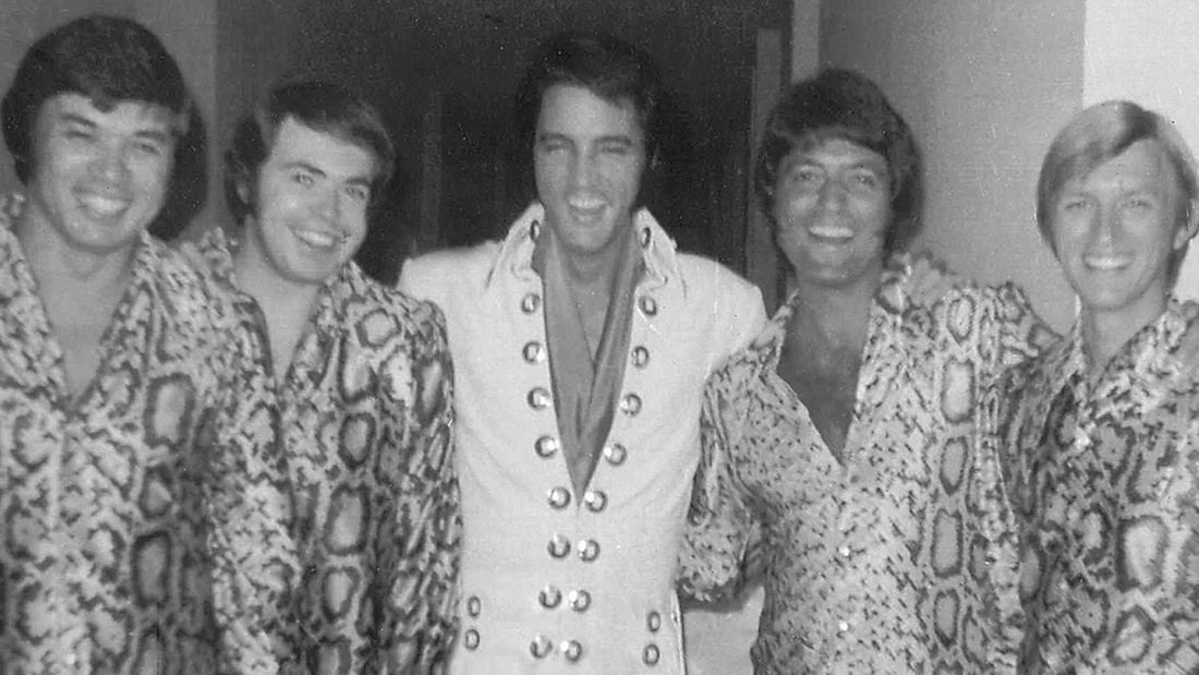Elvis Presley mit seinem Gospel-Quartett "The Imperials".