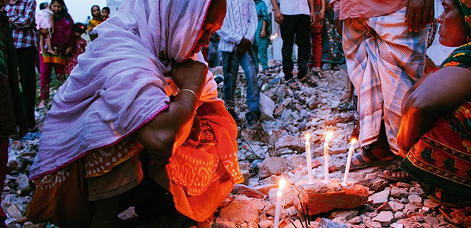 Hinterbliebene trauern in Dhaka um die toten Textilarbeiterinnen