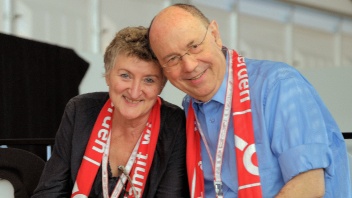 Nikolaus Schneider und seine Ehefrau Anne Schneider beim evangelischen Kirchentag in Stuttgart.