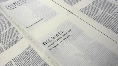 Andruck der neuen Lutherbibel am 16.06.2016 in der Druckerei C.H. Beck in Nördlingen