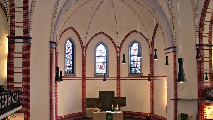Altarraum der Kreuzkirche in Hamburg-Ottensen.
