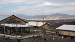 Verschiedene Hütten der Diakonie Kosova