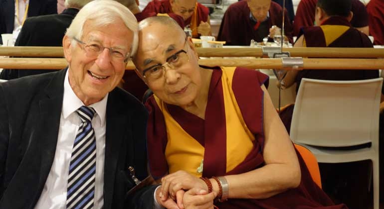 Franz Alt mit seiner Heiligkeit dem Dalai Lama