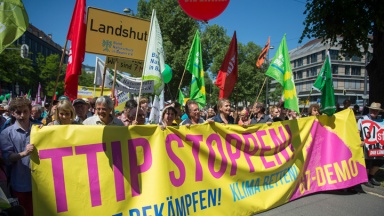 Anti-G-7-Demo in München: Der Protest richtete sich unter anderem gegen das Freihandelsabkommen TTIP zwischen der EU und den USA.