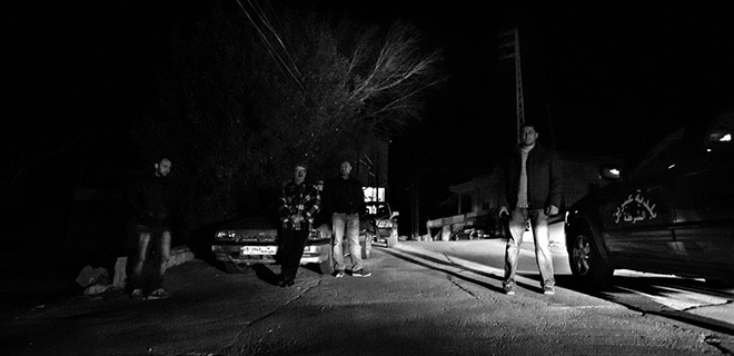 Bürgerwehr in Ebrine bei Nacht