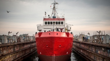 Das Schiff liegt für den Umbau in einem Hafen in Mecklenburg-Vorpommern und werde zunächst unter dem Namen "Sea-Eye 4" fahren.