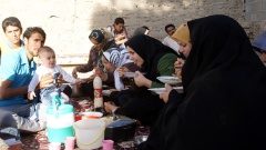 Eine Teheraner Familie beim Nationalsport des Landes: Picknicken